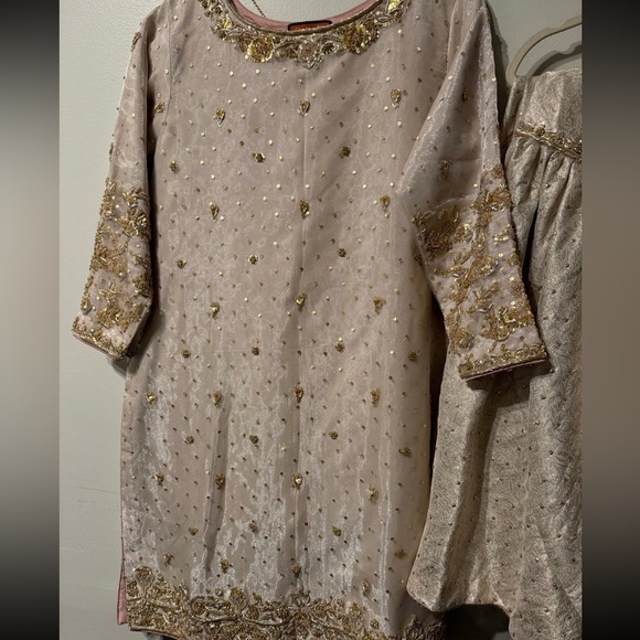 Pakistani designer wedding/nikkah formal dress from Shakeelz - Picture 4 of 11